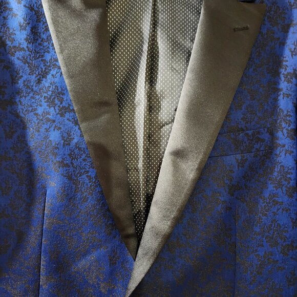 Mans formal blazer/tux measurements custom fitted see descrip maybe mans 42 Tall - Picture 10 of 14